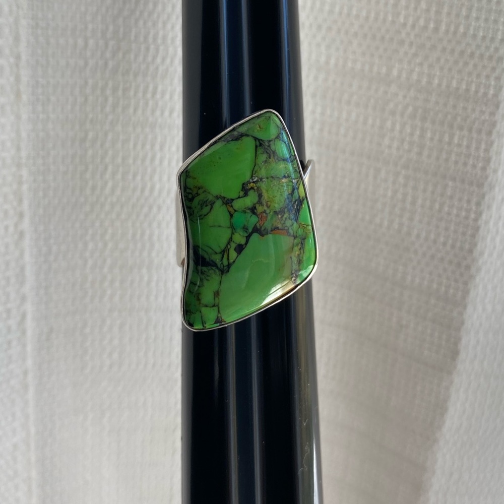 Green Mojave turquoise ring - Picture 2 of 5